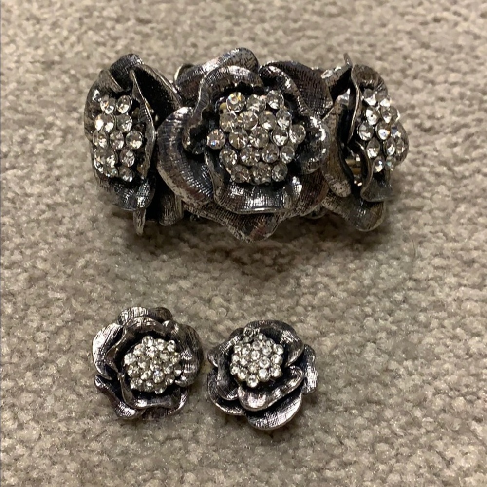 Silver & rhinestone bracelet & earring set